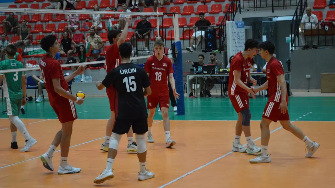 17 Yaş Altı Voleybol Milli Takımı Balkan Şampiyonası'nda Gümüş Madalyanın Sahibi Oldu
