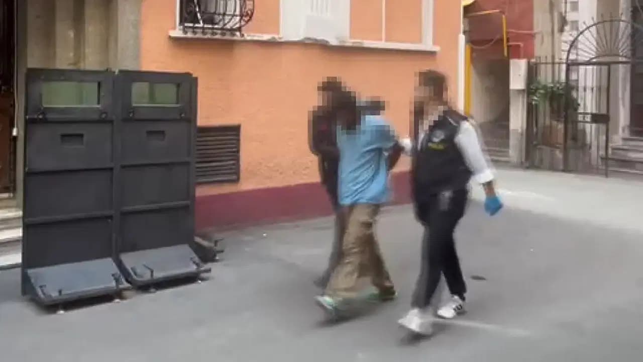 Beyoğlu'nda çanta hırsızı kıskıvrak yakalandı: Başka bir olayın da faili olduğu ortaya çıktı