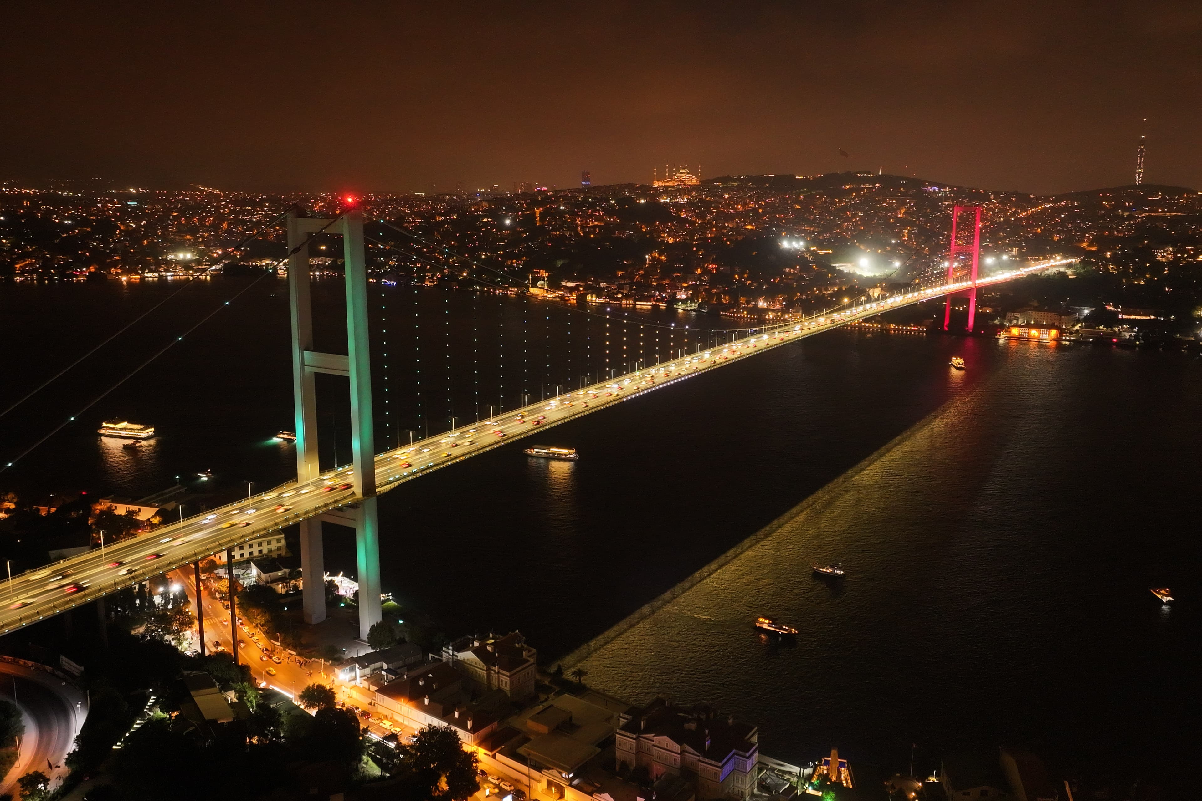 Mekke Ortak Savunma Anlaşması İstanbul ve Ankara'nın Simge Yapılarında Tanıtıldı