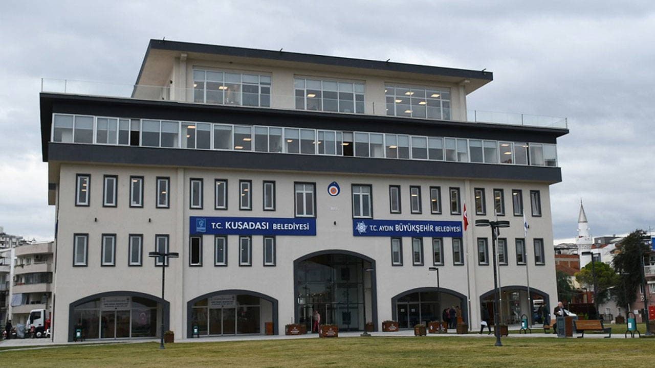 Kuşadası Belediyesi'nde rüşvet operasyonu: 3. dalga ile 16 şüpheli adliyede