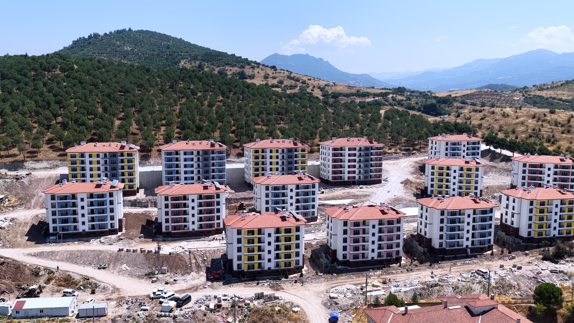 Sındırgı'nın yaraları sarılıyor: Depremin üzerinden 1 yıl geçti, anahtarlar teslime hazır