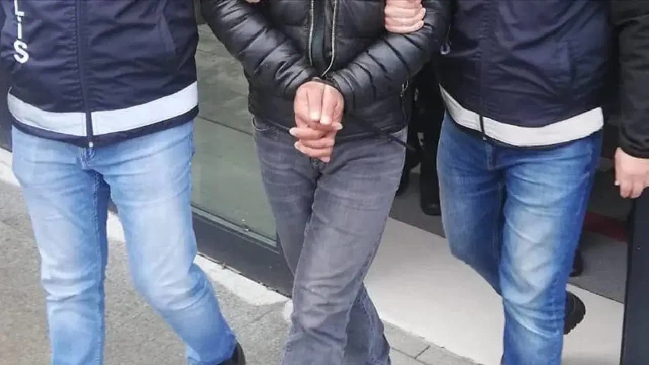 İzmir ve Muğla'da göçmen kaçakçılığına büyük darbe: 9 organizatör ve 132 düzensiz göçmen yakalandı