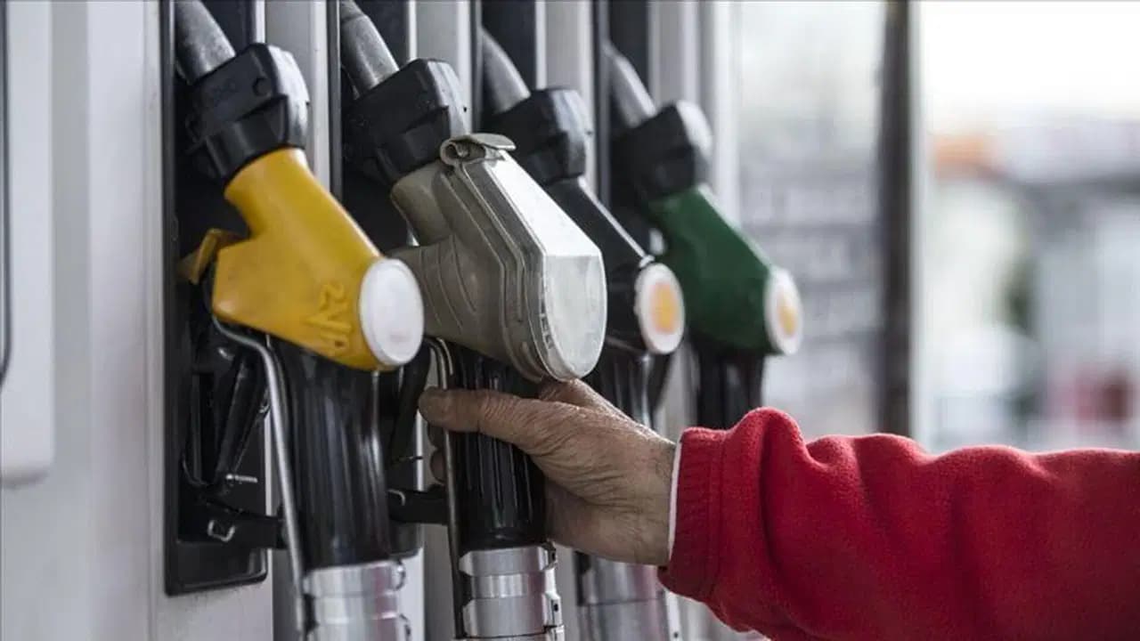 Akaryakıt fiyatlarında 'üç haneli' alarm: Benzin ve motorin 100 TL sınırına dayanıyor