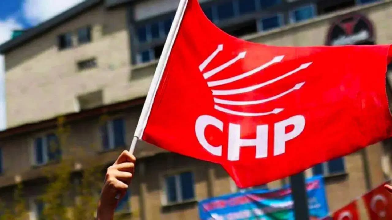 İncirliova'da CHP'den istifa eden meclis üyesi AKP saflarına katıldı