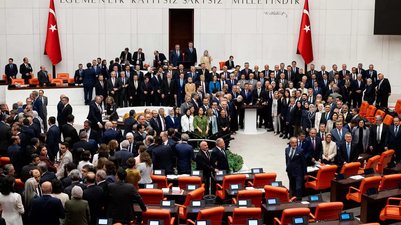 Çerçeve yasa TBMM'den 'rekor' oyla geçti: AKP ve MHP'de oylamaya katılmayan vekiller dikkat çekti