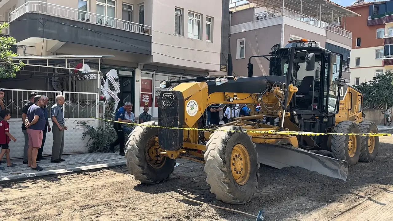 Malatya'da yol çalışmasında feci kaza: İş makinesinin altında kalan belediye işçisi hayatını kaybetti