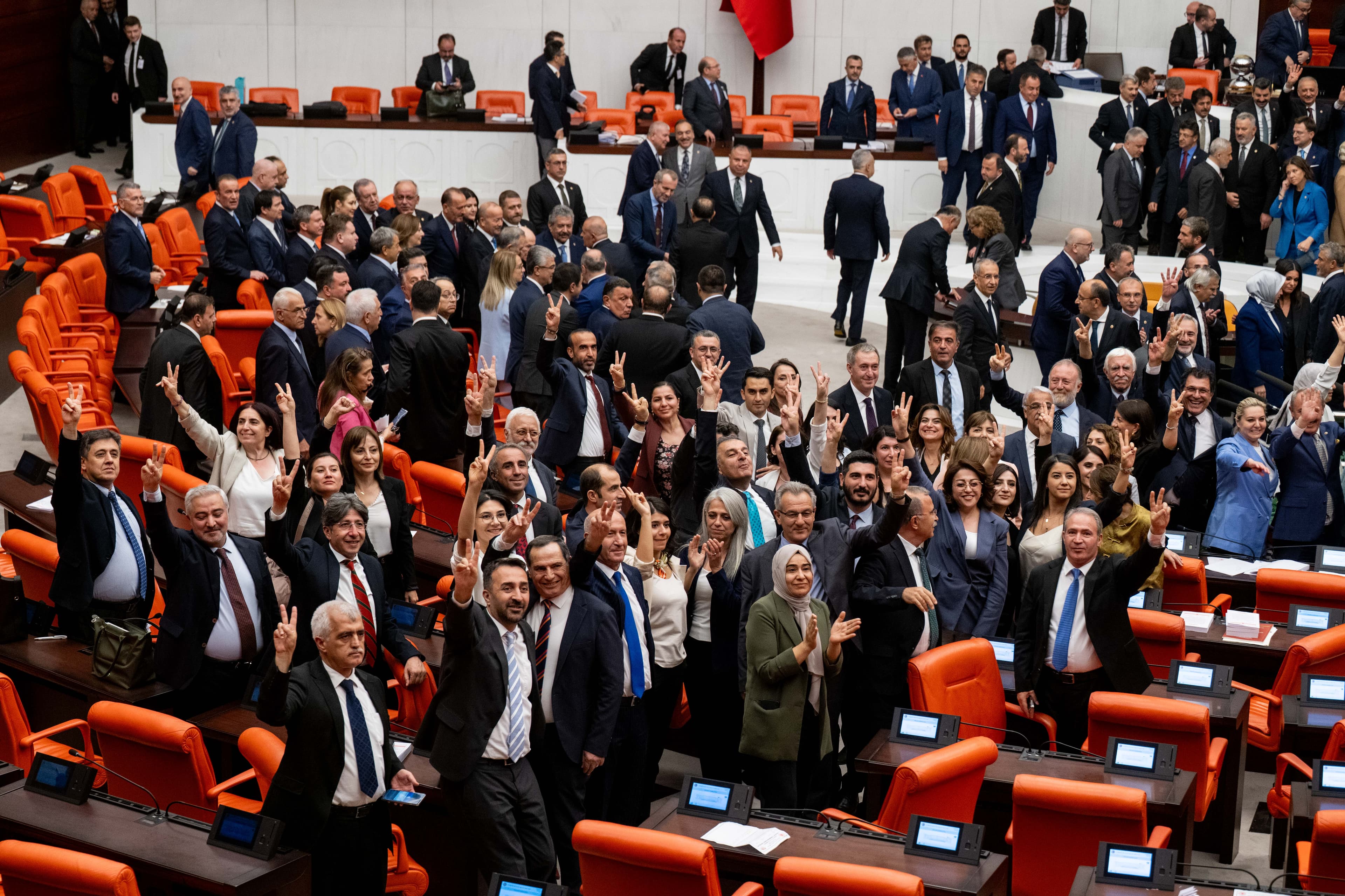 Çerçeve yasa oylamasında dikkat çeken ayrıntılar. Yasaya kimler ret oyu verdi?