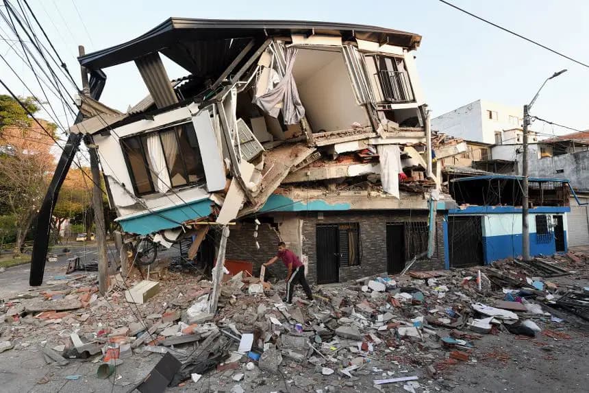 Kolombiya'da 7,4'lük depremin yıkıcı bilançosu ağırlaşıyor: Ölü sayısı 254'e yükseldi