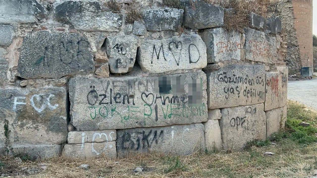 UNESCO listesindeki İznik surlarına sprey boyalı saldırı: 'Caydırıcı ceza istiyoruz'