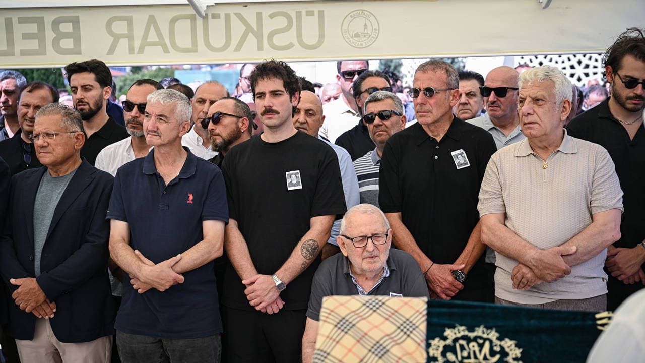 Teknik direktör Abdullah Avcı'nın annesi Feriha Avcı son yolculuğuna uğurlandı