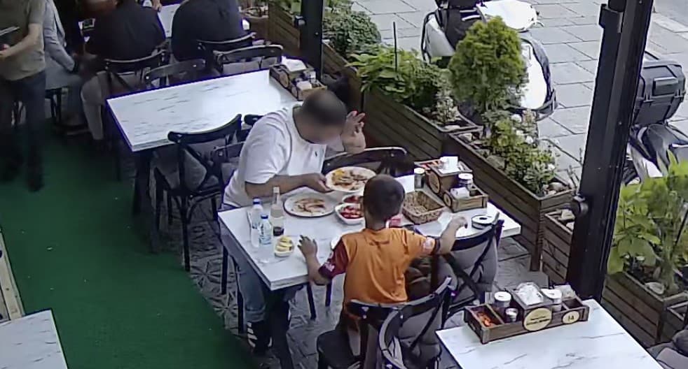 Arnavutköy'de akılalmaz dolandırıcılık: Yemeğine kendi kılını atıp hesabı ödemek istedi
