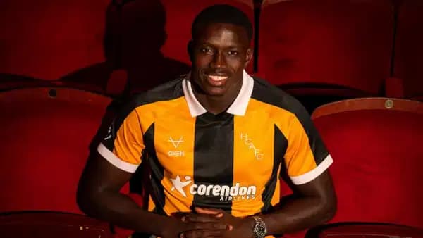 Premier Lig'e yükselen Hull City, Senegalli stoper Nobel Mendy'yi transfer etti