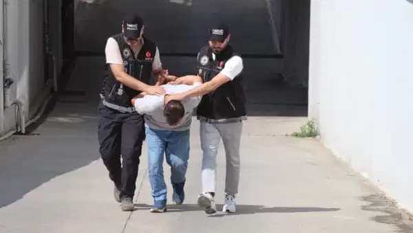 Adana'da dev uyuşturucu operasyonu: 283 bin sentetik hap ele geçirildi