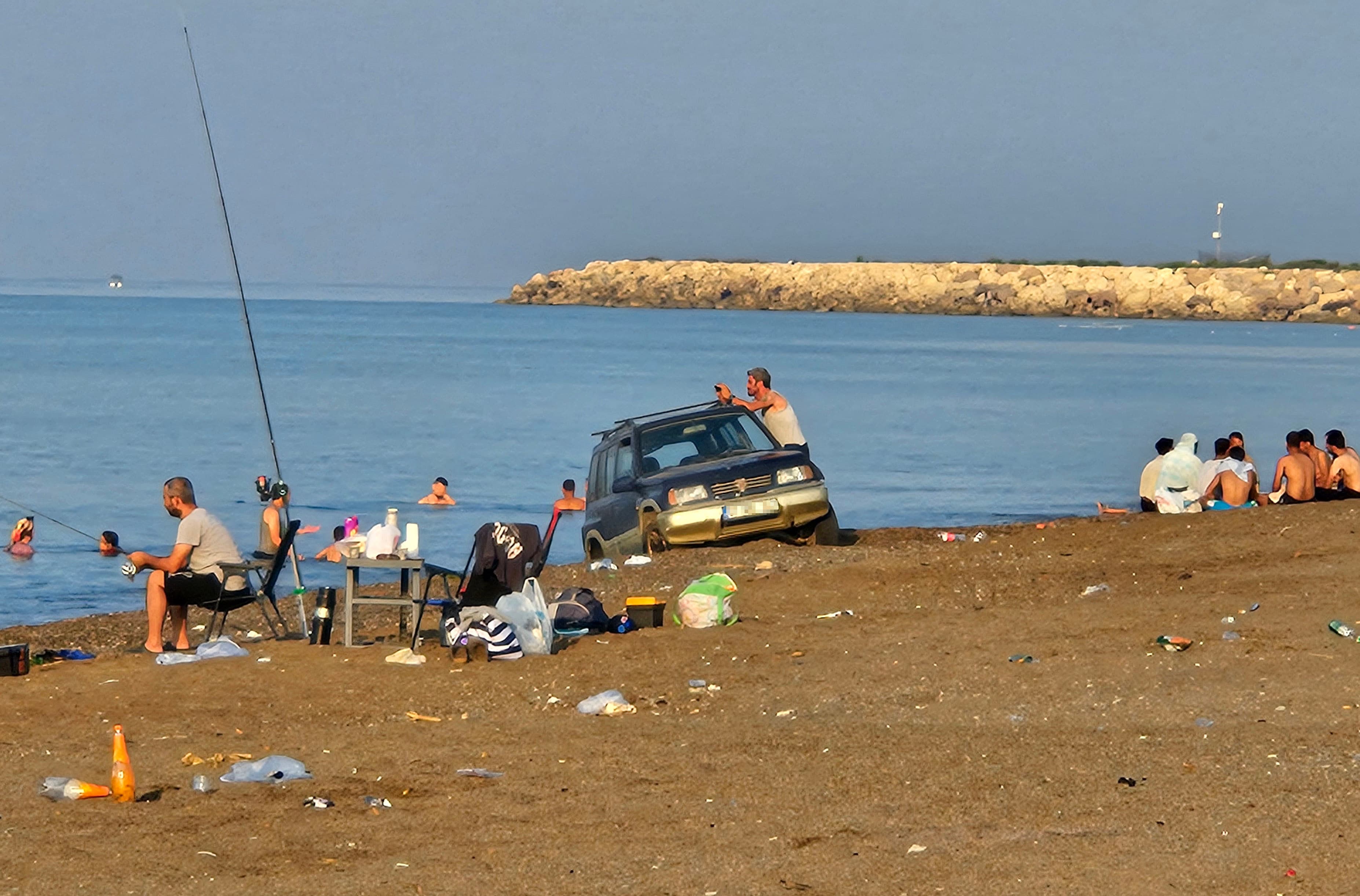 Antalya'da caretta yuvalama alanında skandal: Çadır kuran, araç süren bitmiyor