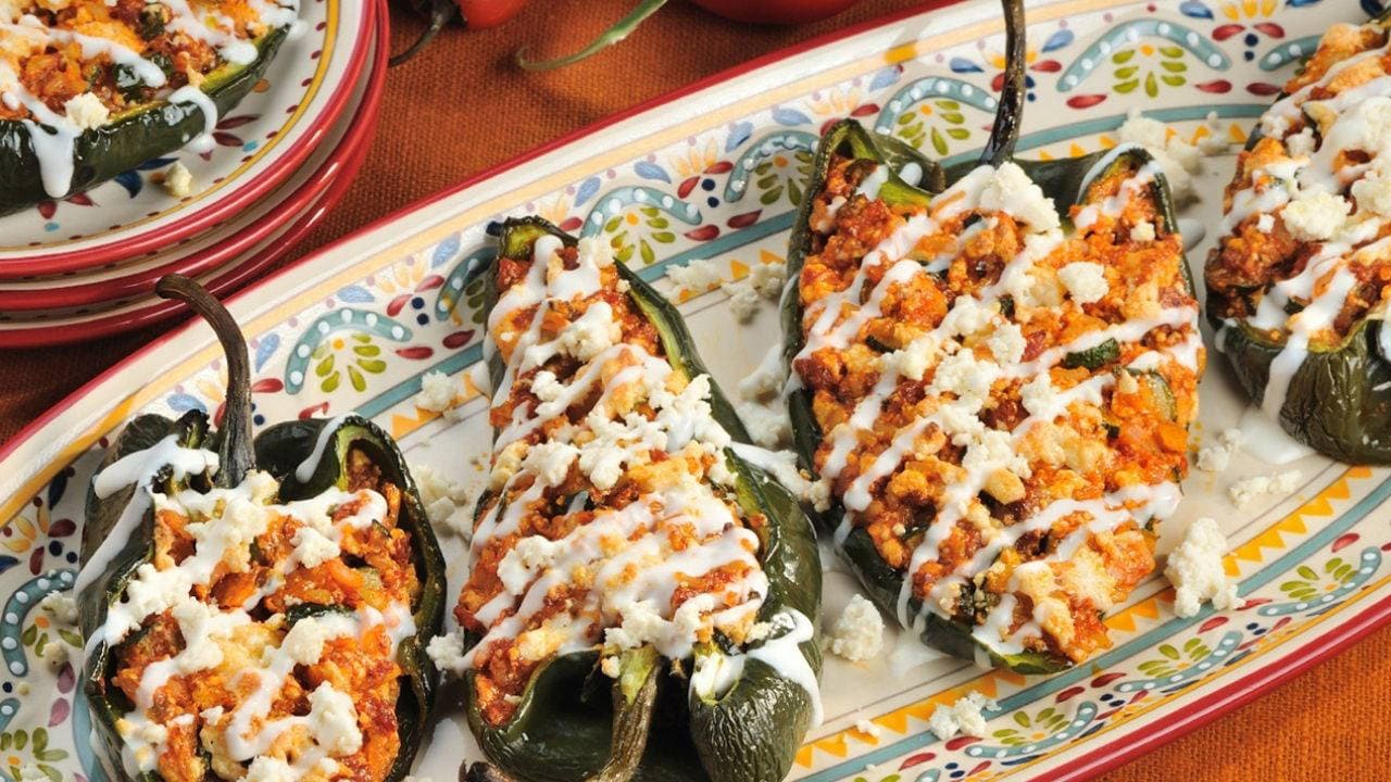 Meksika mutfağının ikonik lezzeti Chiles Rellenos: Ateşin, peynirin ve baharatın buluşması