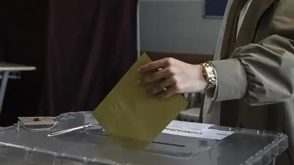 Genç seçmen anketinde sürpriz sonuç: YENİ Parti zirvede, sıralama karıştı