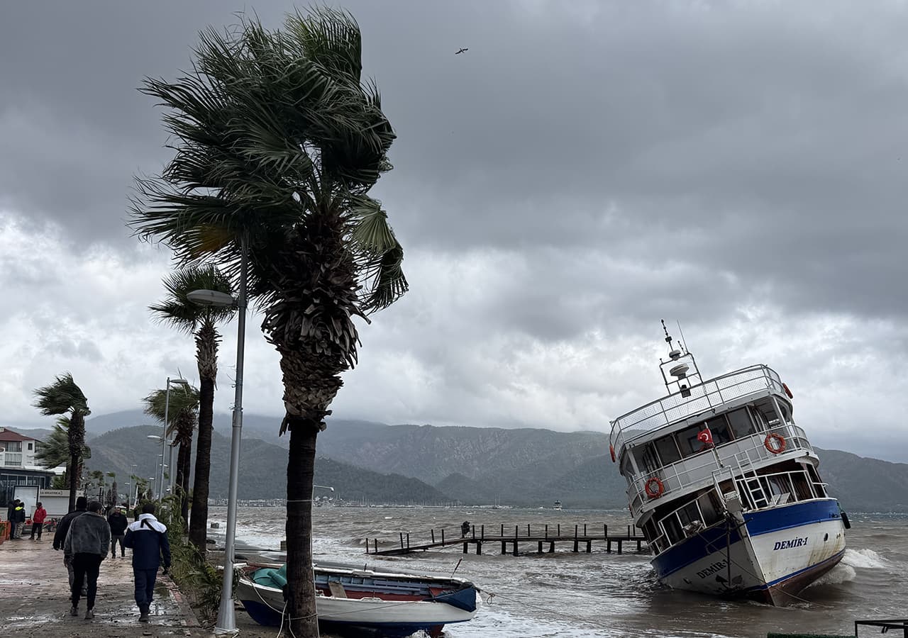 Karadeniz'de fırtına alarmı: 4 ilde denize giriş yasaklandı