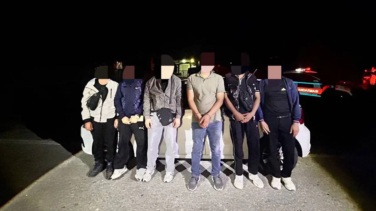 Edirne'de jandarma operasyonu: Araçtan 5 kaçak göçmen çıktı