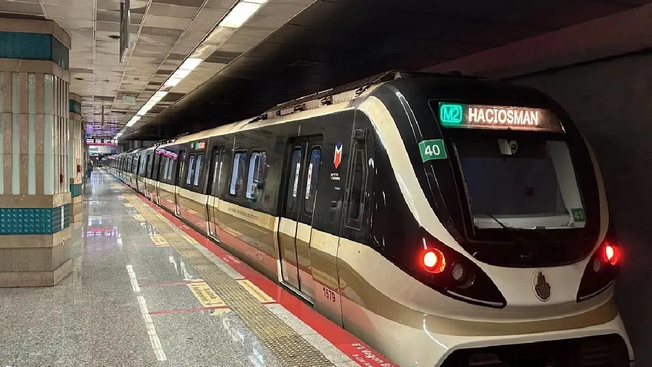 İstanbul'da metro istasyonunda korkutan anlar: Seferler aksadı