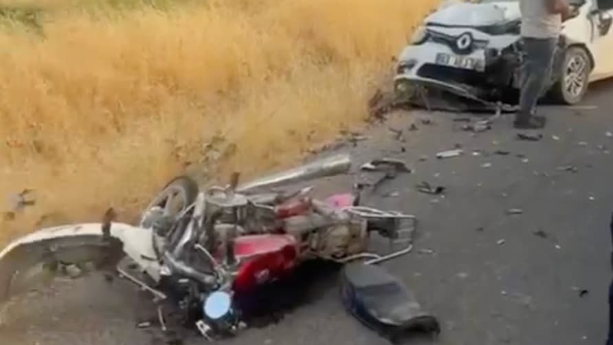 Mardin'de feci kaza: Otomobille çarpışan motosikletteki 2 kişi hayatını kaybetti