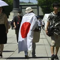 Japon bakandan tartışmalı ziyaret
