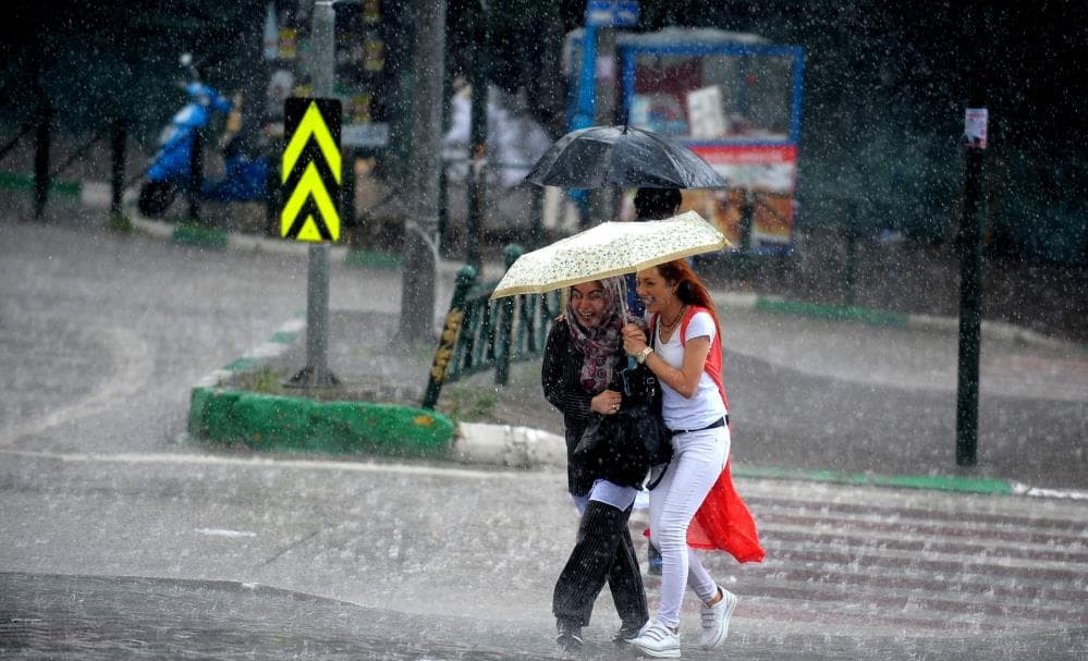 Meteoroloji'den 11 kente sarı kodlu alarm: Kuvvetli sağanak geliyor