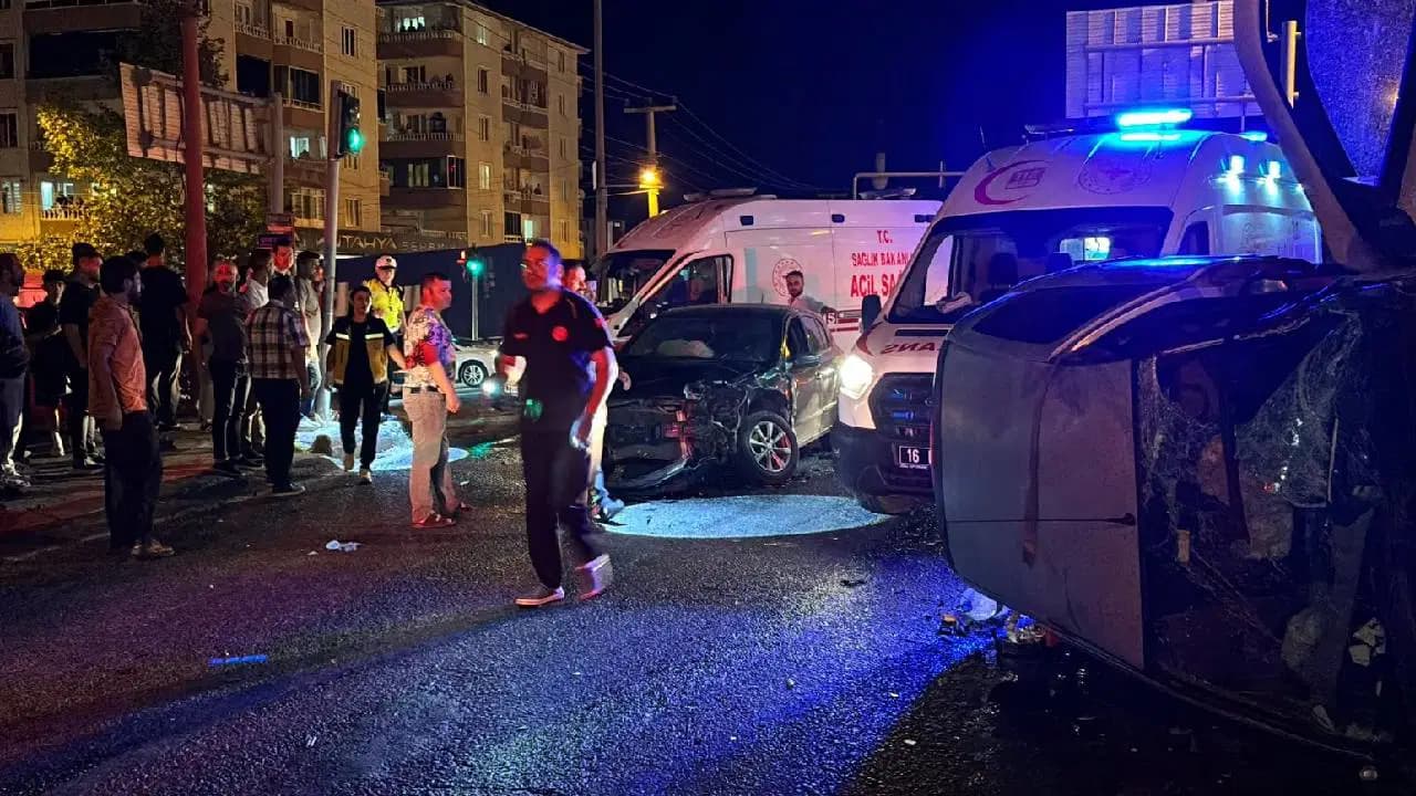 Bursa'da kırmızı ışık faciası: 1'i ağır 5 yaralı