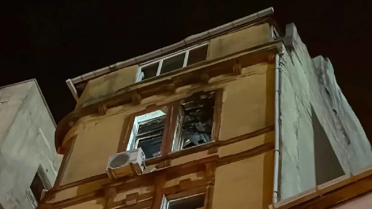 Kasımpaşa-Trabzonspor maçının ardından atılan havai fişek apartman dairesini alevlere teslim etti