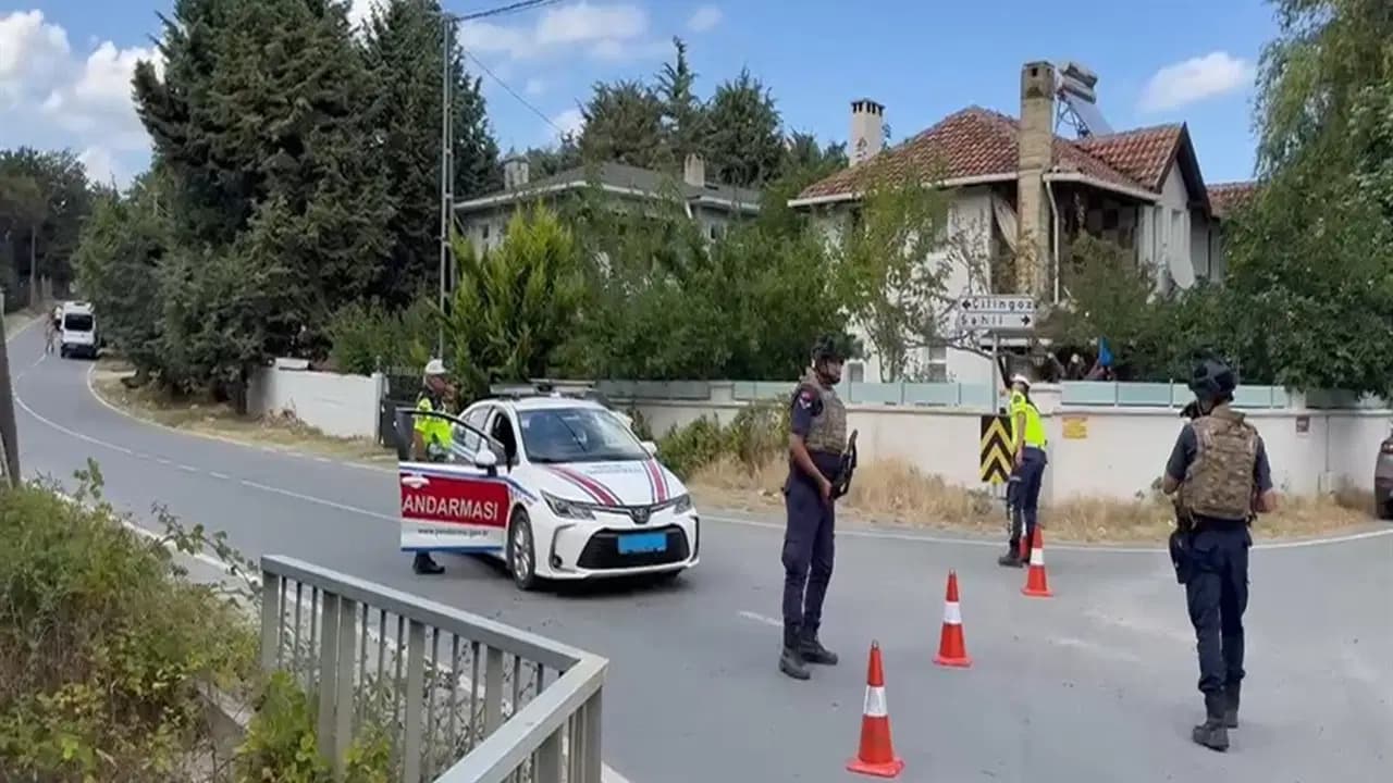 Çatalca'da 4 gün süren psikolojik gerilim: Evini savaş alanına çeviren kişi ikna edilerek teslim oldu