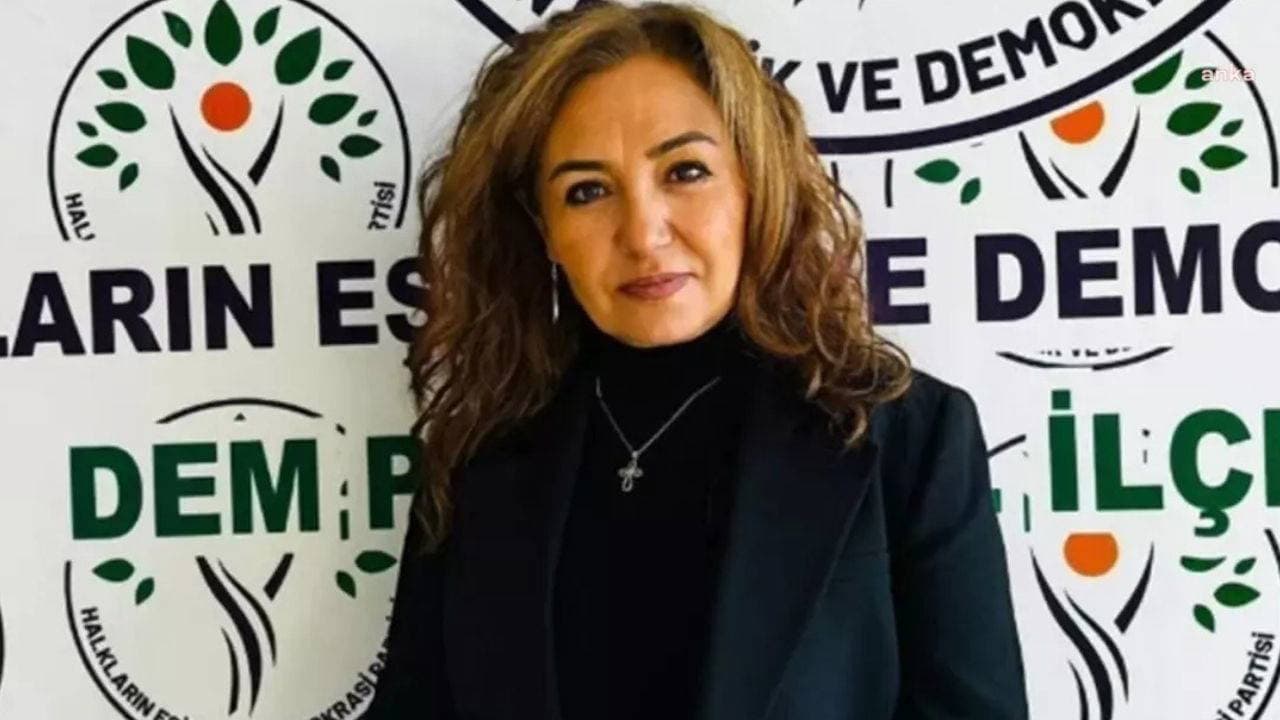 İdil Belediye Başkanı Türkan Kayır, 7 belediye başkanıyla AK Parti’ye katıldı