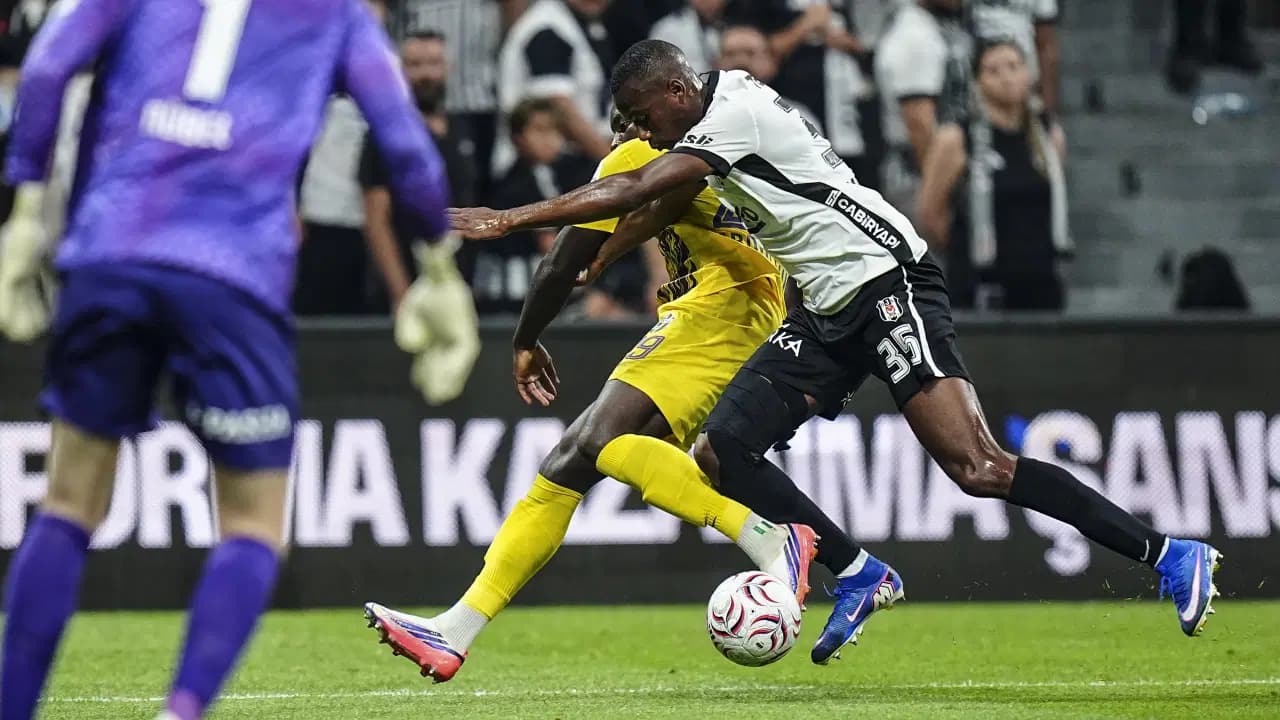 Süper Lig'in ilk haftasında tartışmalı pozisyon: Tiago Djalo'nun saç çekmesi kırmızı kart mı?