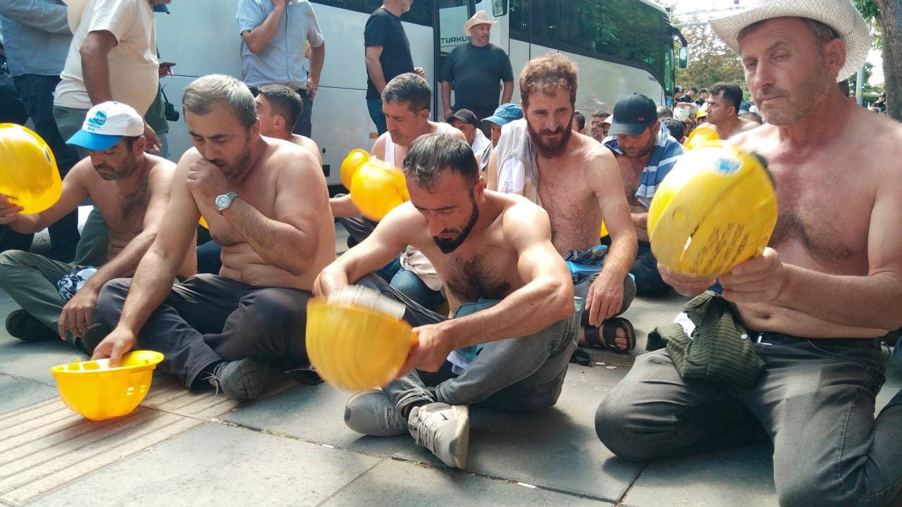 Madencilerden Bakanlık önünde 8. gün eylemi: '24 saat buradayız'