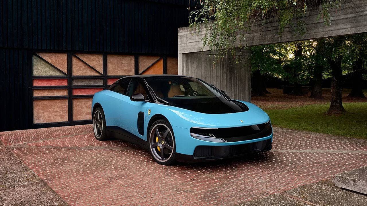 Ferrari’nin ilk elektrikli otomobili 40 milyon dolara satıldı