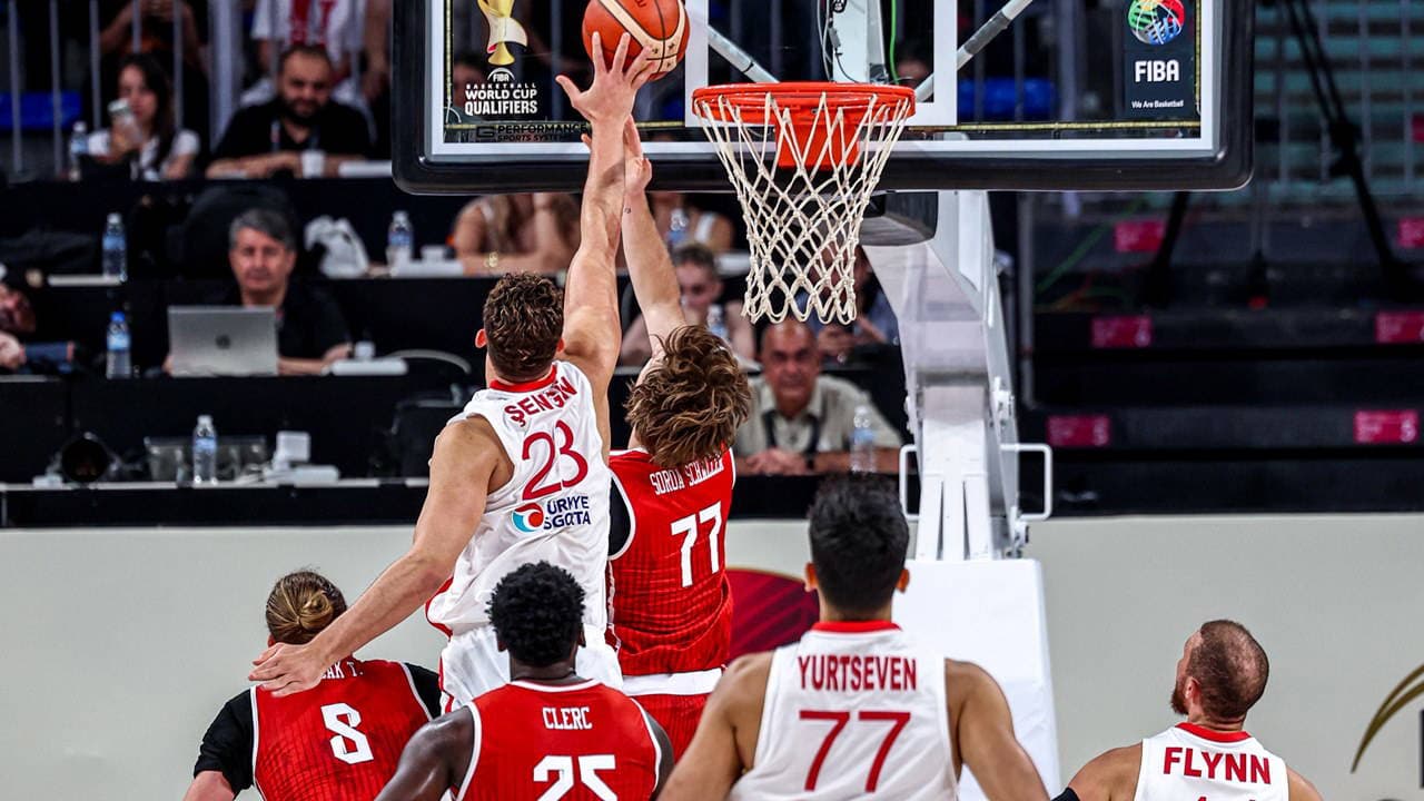12 Dev Adam'dan tarihi başarı: FIBA sıralamasında zirvede kalmaya devam ediyor