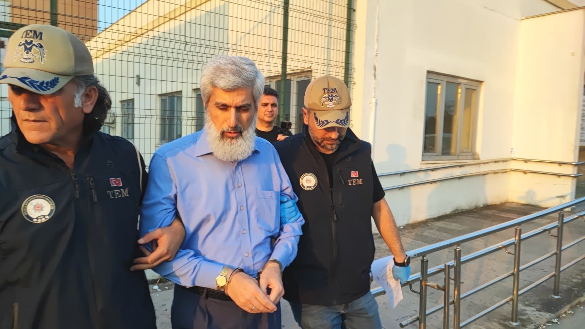 Furkan Vakfı Kurucu Başkanı Alparslan Kuytul ve eşi Adana'da gözaltına alındı