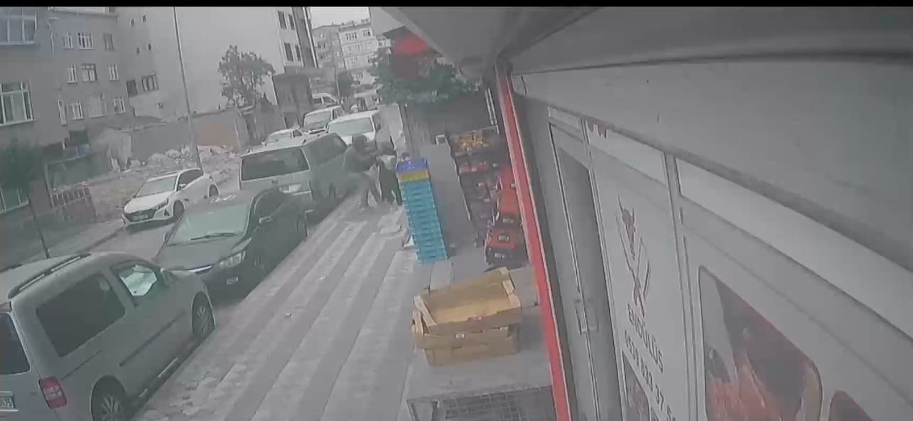 Sultangazi'de motosikletli gaspçı dehşeti: ATM ve kuyumcu çıkışlarını vuruyordu