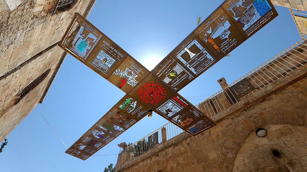 Mardin'deki tarihi kiliseden anlamlı duruş: 41 yıllık din adamına vefa anıtı dikildi