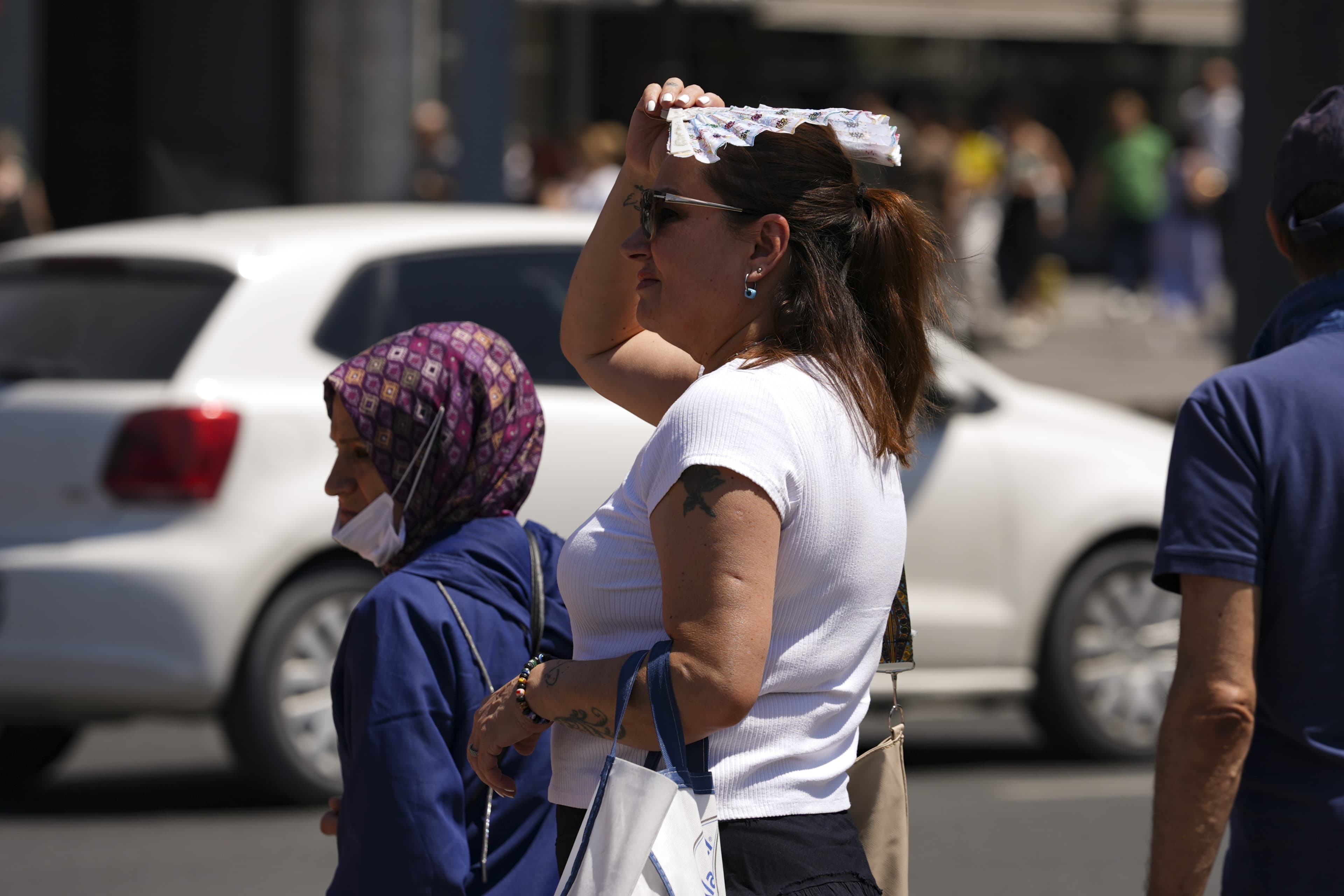 Türkiye'yi Afrika ve Basra sıcakları esir alacak: Sıcaklıklar 42 dereceyi aşacak
