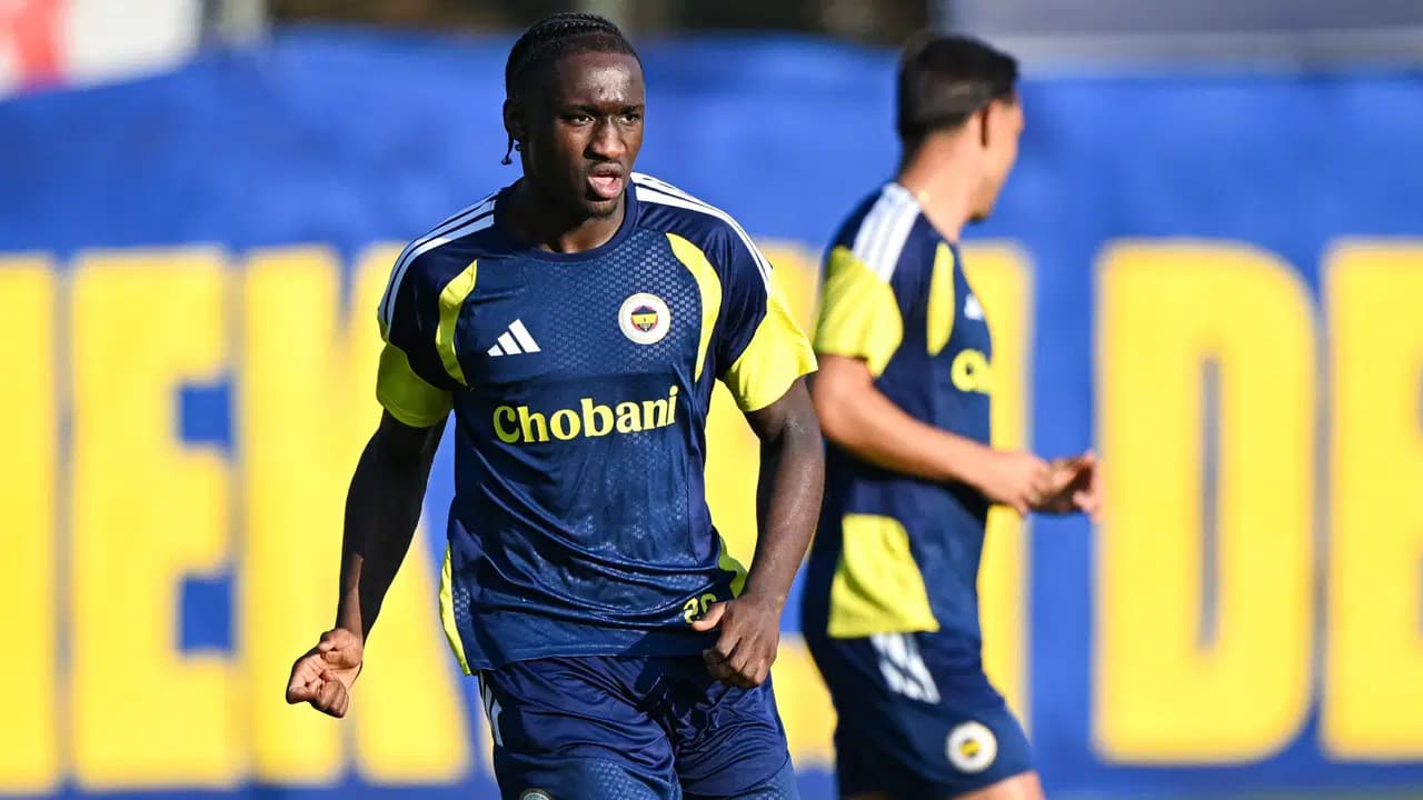 Fenerbahçe'de sürpriz ayrılık: Sidiki Cherif, İngiltere'nin yolunu tuttu