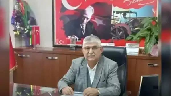 Menderes Belediyesi'nde AKP'ye oy veren ikinci CHP'li meclis üyesi de partisinden istifa etti